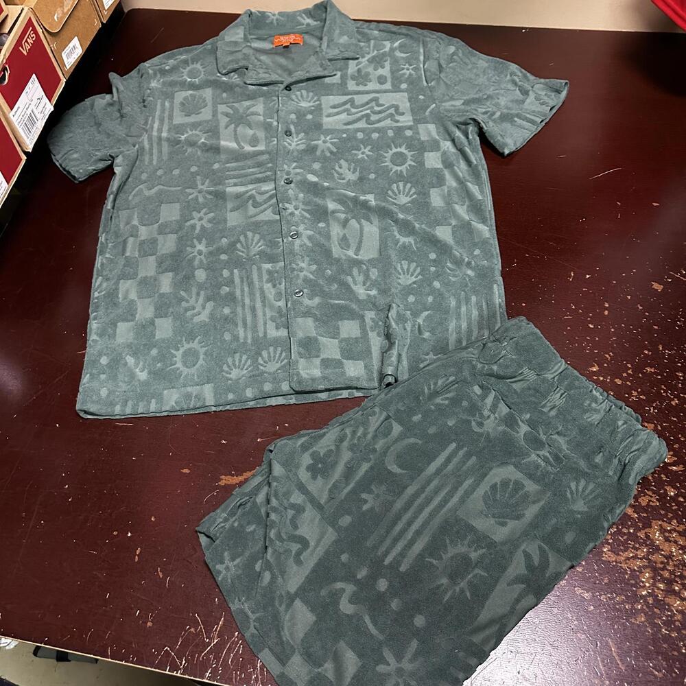 NEGATIVE SPACE men’s green pattern button up summ… - image 2